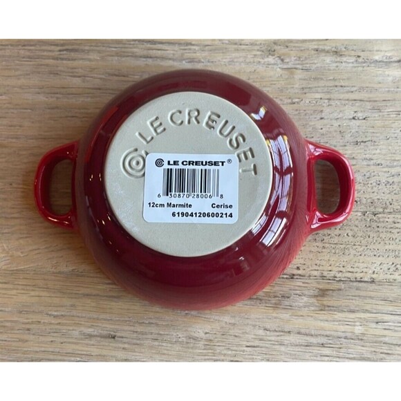 NEW Le Creuset Stoneware Mini Marmite Star Relief w/golden knob, 12cm, Cerise - Picture 7 of 11